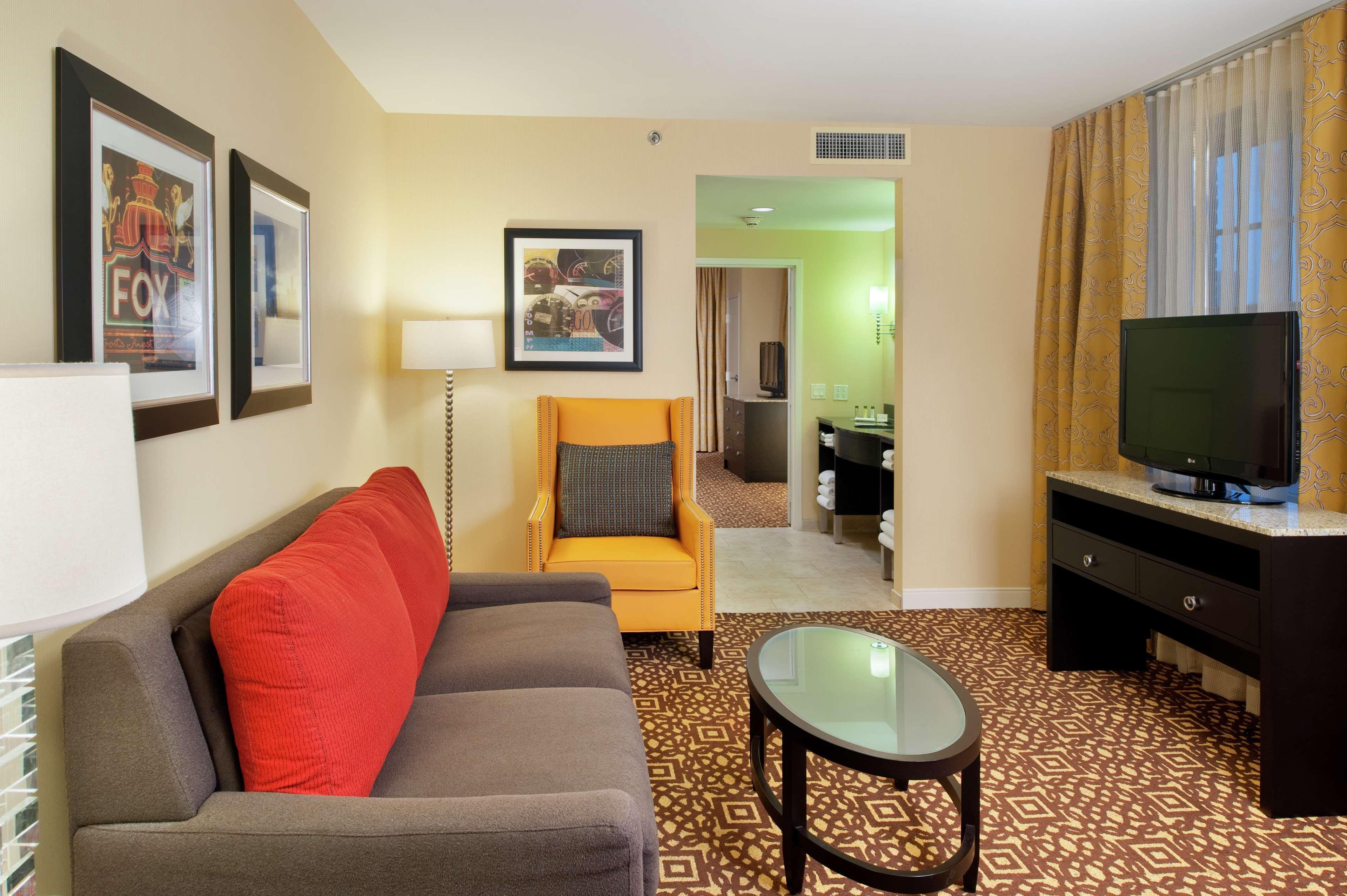 Doubletree Suites By Hilton Hotel Detroit Downtown - Fort Shelby Room photo