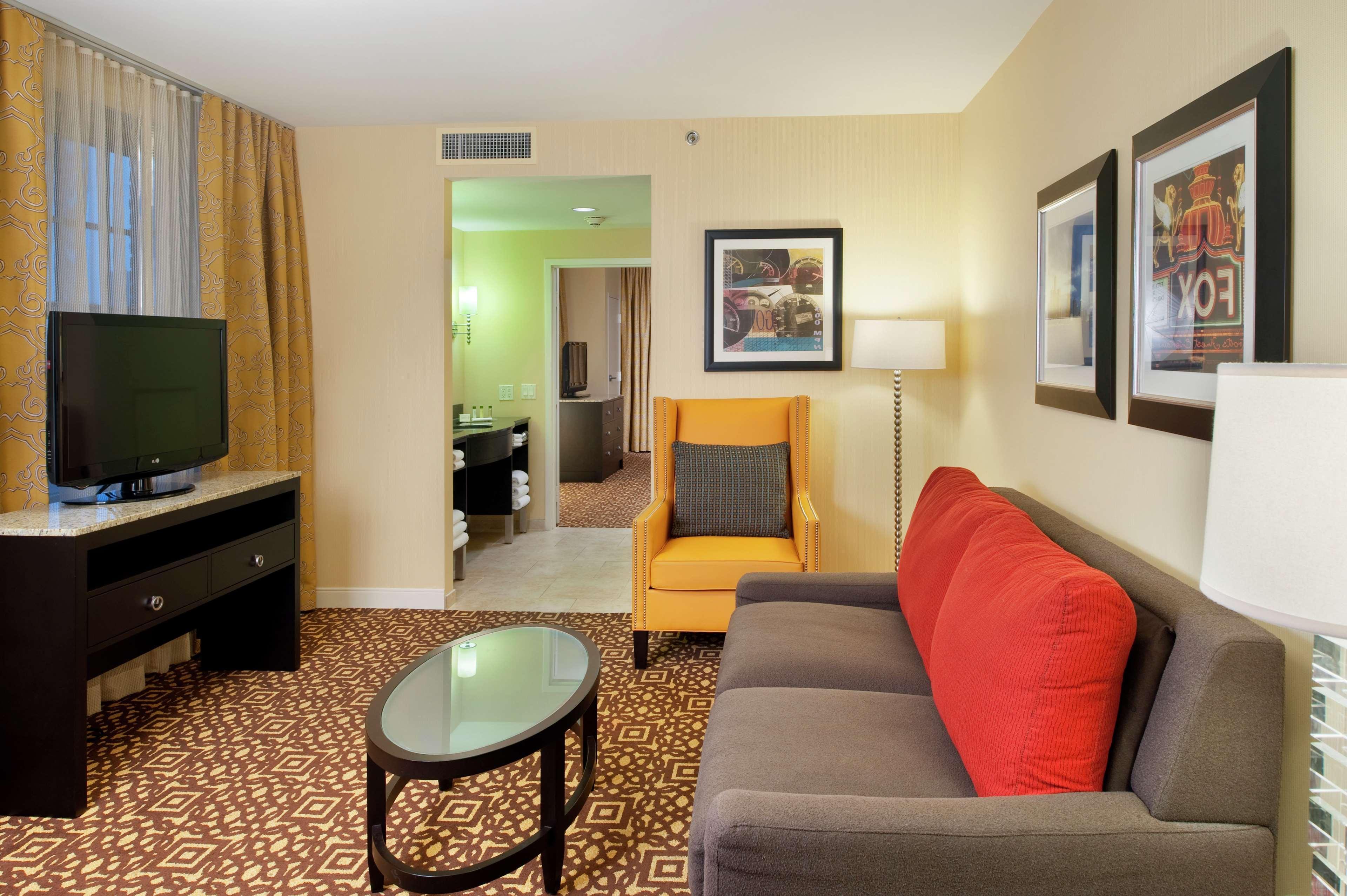 Doubletree Suites By Hilton Hotel Detroit Downtown - Fort Shelby Exterior photo